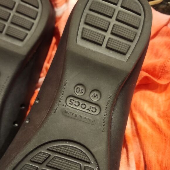 Black and Silver Crocs Loafers with Decorative Medallion Size 10 - Picture 3 of 5